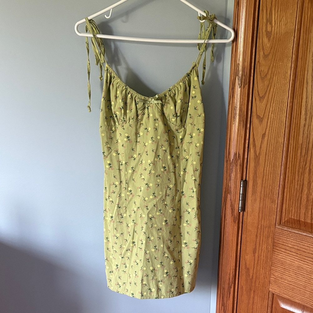Beginning Boutique Green Floral Mini Dress Size 8